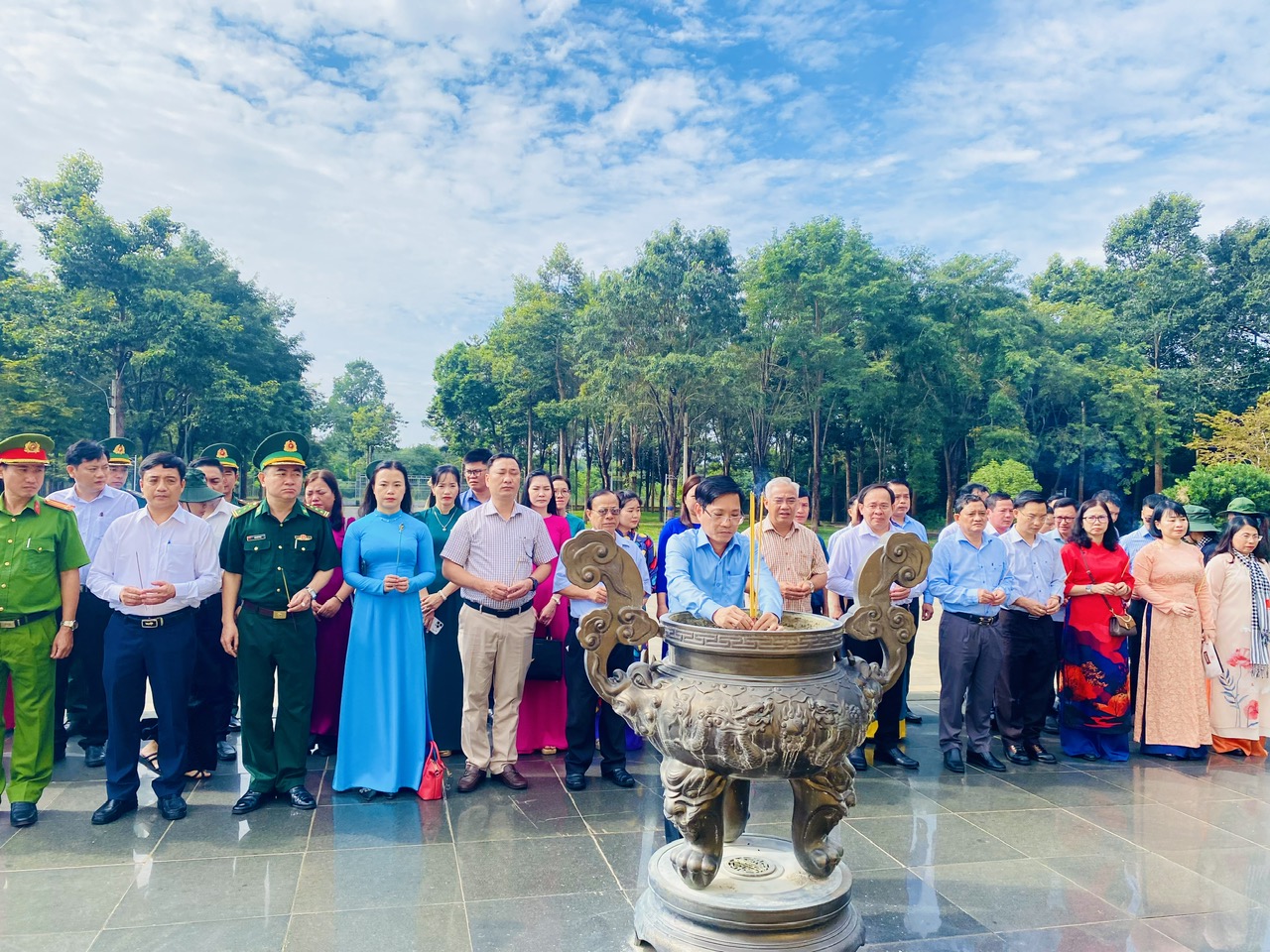 z7088422883622 619662140fea4483de6e3c85031f33c3 Copy